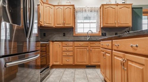 171 Riethmiller Rd, New Wilmington, PA 16142-2333