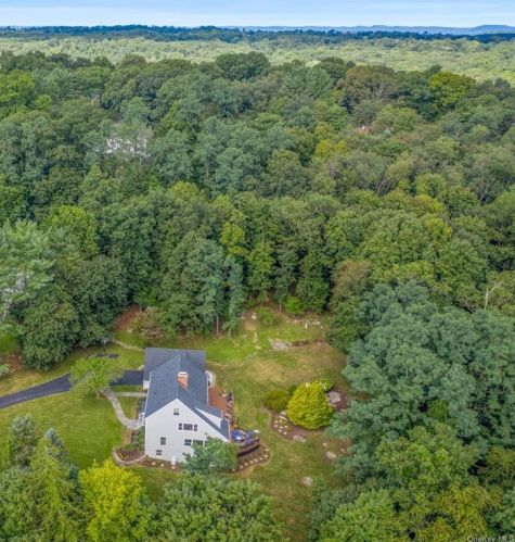 9 Sleepy Hollow Rd, Chappaqua, NY 10514-1411