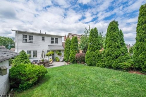 15 Floyd Rd, Verona NJ  07044-2521 exterior