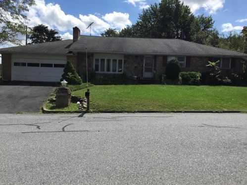 2508 Gap View Rd, Slatington, PA 18080-2245