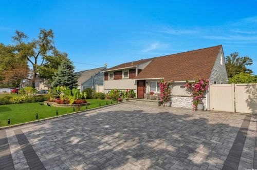 1017 Ontario Ave, North Lindenhurst, NY 11757-2223