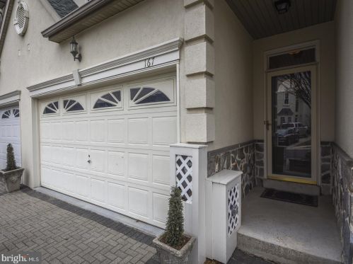 167 Meadow View Ln, Lansdale PA  19446-5930 exterior