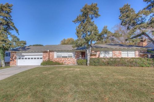 4213 Shannon Dr, Fort Worth, TX 76116-8043