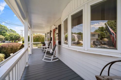 165 Clinton Ave, North Lindenhurst NY  11757-4127 exterior