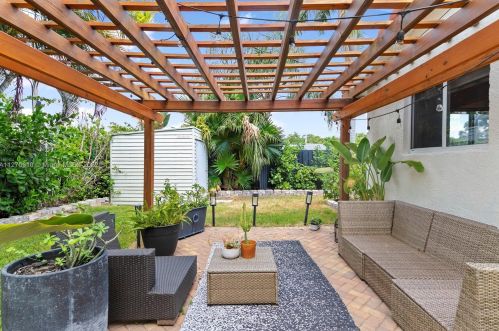 1124 13 Ter, Hollywood FL 33019-3115 exterior