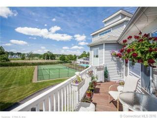 9 Quarry Dock Rd, Branford CT  06405-4641 exterior
