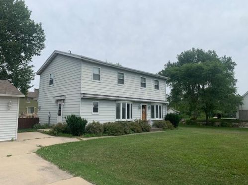 8701 Thompson Dr, Waterford, WI 53185-1407