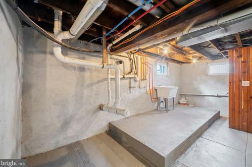 430 Manor Rd, Beverly NJ  08010-1028 exterior