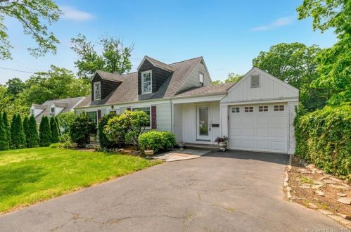 76 Glendale Dr, Stamford, CT 06906-1220