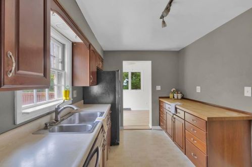 205 Woodland Ave, Glenshaw PA  15116-2010 exterior