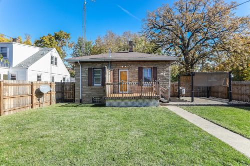 5628 38 Ave, Kenosha WI 53144-2725 exterior