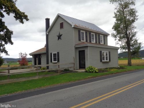570 Zion Rd, Carlisle PA  17015-7111 exterior