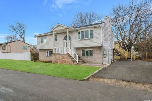 321 Sherbrooke Rd, North Lindenhurst, NY 11757-1730