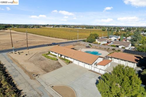 155 Loren Ln, Oakley, CA 94561-2464