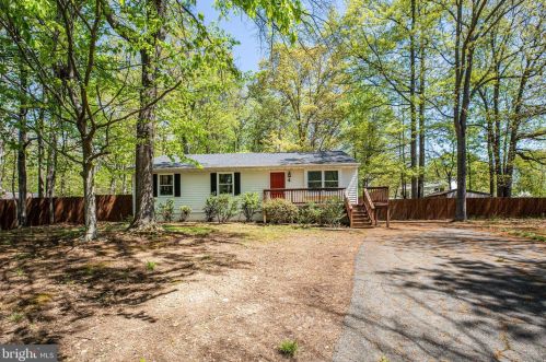 6 Columbus Ct, Fredericksburg, VA 22407-1717