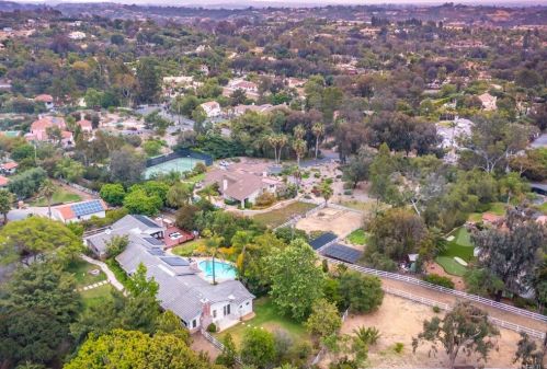 3413 Dove Holw Rd, Encinitas CA 92024-7247 exterior