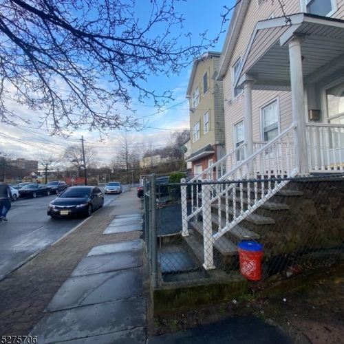 7 Garfield Ave, Paterson NJ  07506-2517 exterior