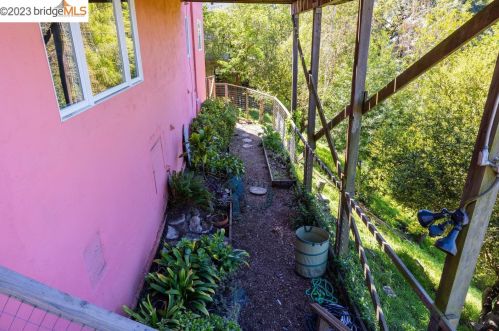 51 Chelton Ln, Oakland CA  94611-2514 exterior