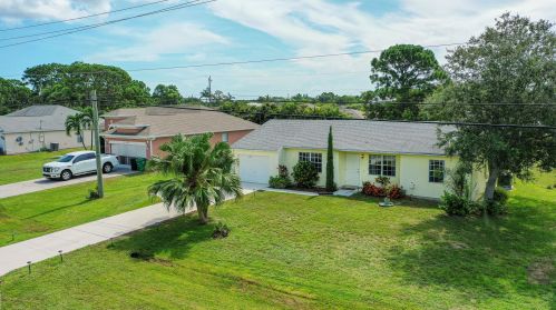 2293 Berkshire Blvd, Fort Pierce FL  34952-7307 exterior