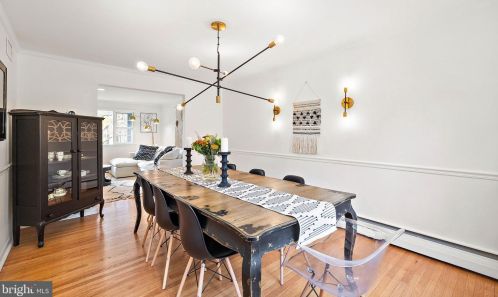 1421 Sugartown Rd, Berwyn PA  19312-1820 exterior