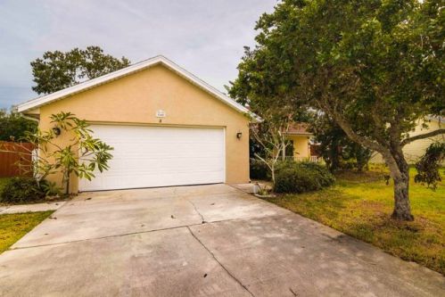 1045 Bonnymede Dr, Titusville, FL 32796-1501