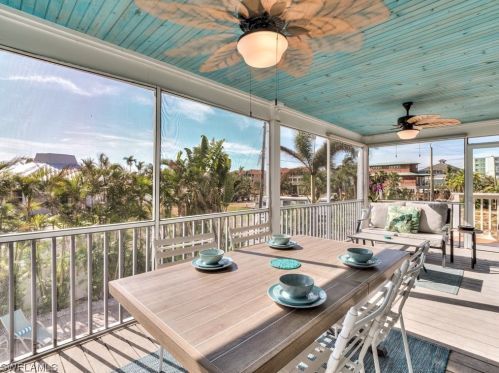 126 Gulfview Ave, Fort Myers Beach, FL 33931-3930