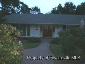 2407 Amigo Dr, Fayetteville, NC 28305-5185