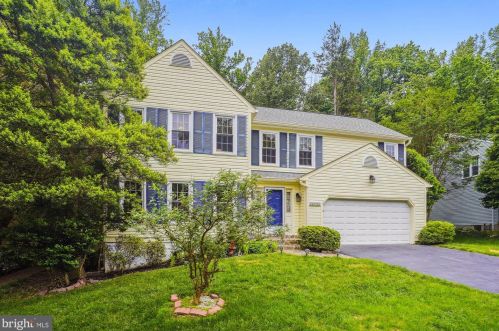 8619 Groveland Dr, Springfield, VA 22153-2135