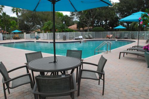 205 Tall Oaks Cir, West Palm Beach, FL 33410-4451