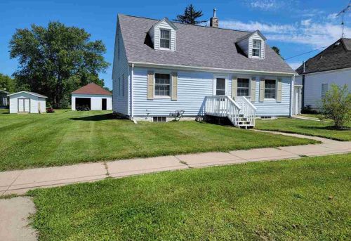 421 Mccaul St, Tomah, WI 54660-1844
