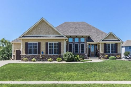 2720 148th St, Des Moines, IA 50323-2078
