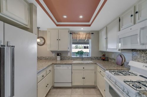 20046 Avenue Of The Oaks, Santa Clarita CA  91321-1361 exterior