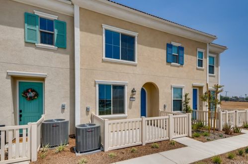 423 Beechwood Ave, Rialto, CA 92376-4701