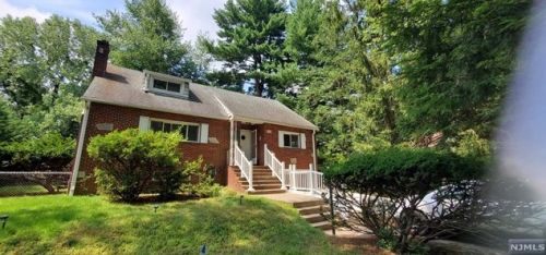 652 Closter Dock Rd, Closter NJ  07624-3223 exterior