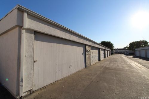 17618 Regency Cir, Bellflower CA  90706-7003 exterior