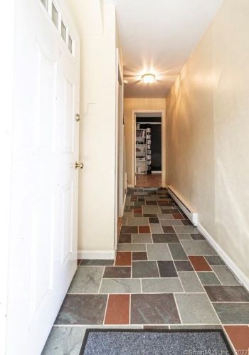 28 Crescent St, Stamford CT  06906-1862 exterior