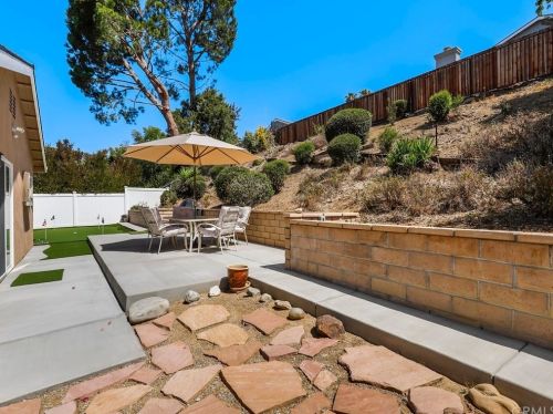 6569 Pinion St, Calabasas CA  91377-1212 exterior