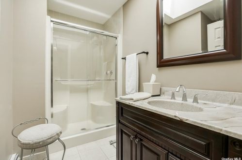 11 Remsen Ct, Mount Sinai NY  11766-1603 exterior