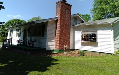 392 Riverview Rd, Clarksburg, PA 15725-8934
