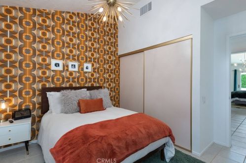3670 Mesquite Ave, Palm Springs CA  92264-3400 exterior