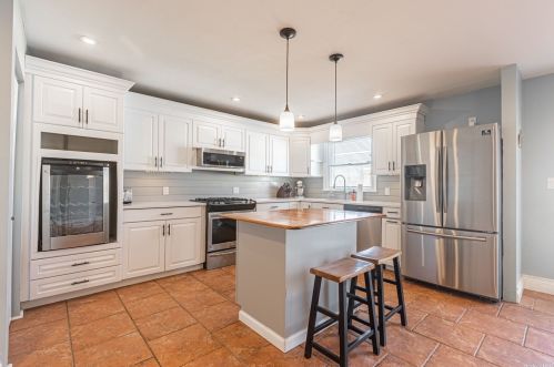 143 Sherbrooke Rd, North Lindenhurst NY  11757-1646 exterior