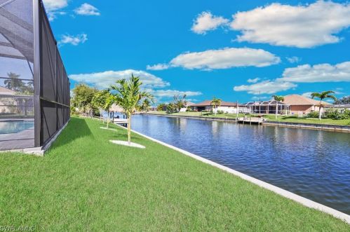 319 17th Pl, Cape Coral, FL 33909-2207