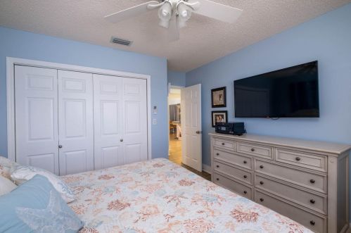 16 Corrine Pl, Key Largo FL 33037-4203 exterior