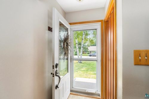 824 Anderson Rd, Duluth, MN 55811-5410