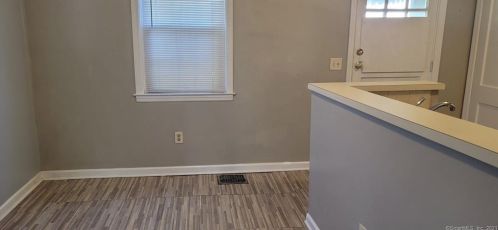 125 Alexander Dr, Bridgeport CT  06606-4902 exterior
