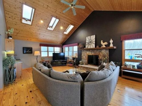 12093 Roberta Ln, Marshfield, WI 54449-9578