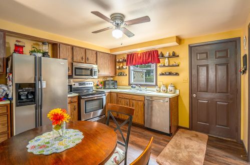 1511 Coolidge St, New Holstein, WI 53061-1627