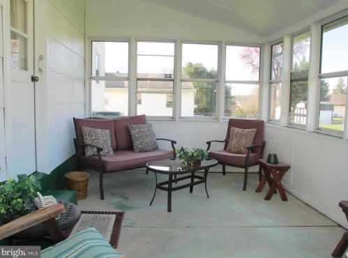 2213 Chestnut Hill Dr, Riverton, NJ 08077-3648
