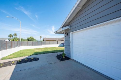 1031 Gale St, Escondido CA  92027-1230 exterior