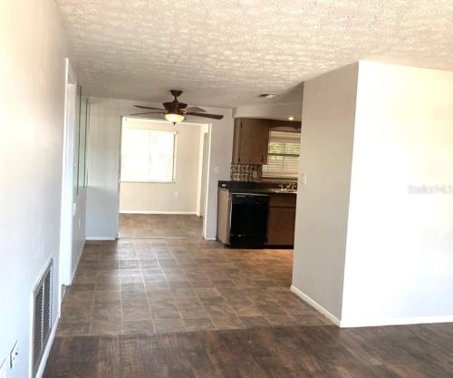 1421 Normandy Blvd, Tarpon Springs FL  34691-4957 exterior